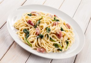 Romige spaghetti met spinazie en spekjes (low FODMAP)